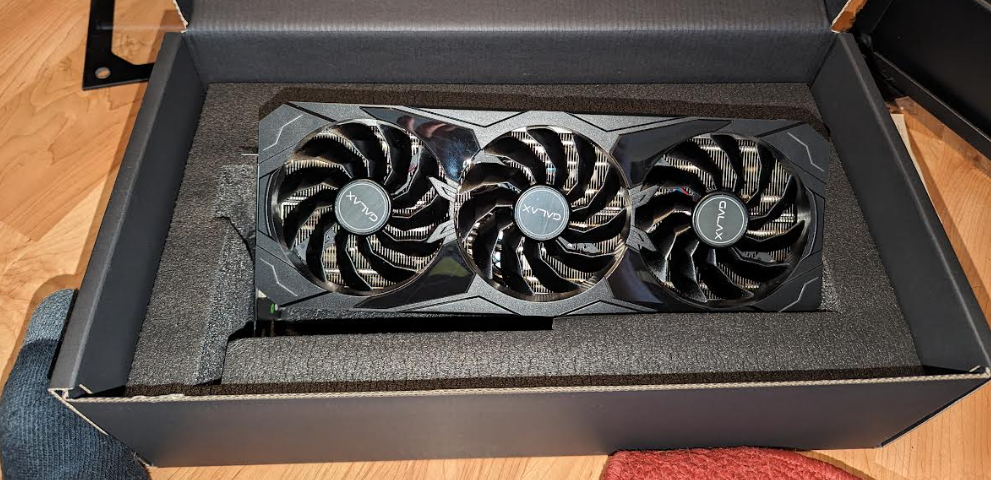 Galax Geforce RTX 4090 SG unboxing show all 3 fan blades